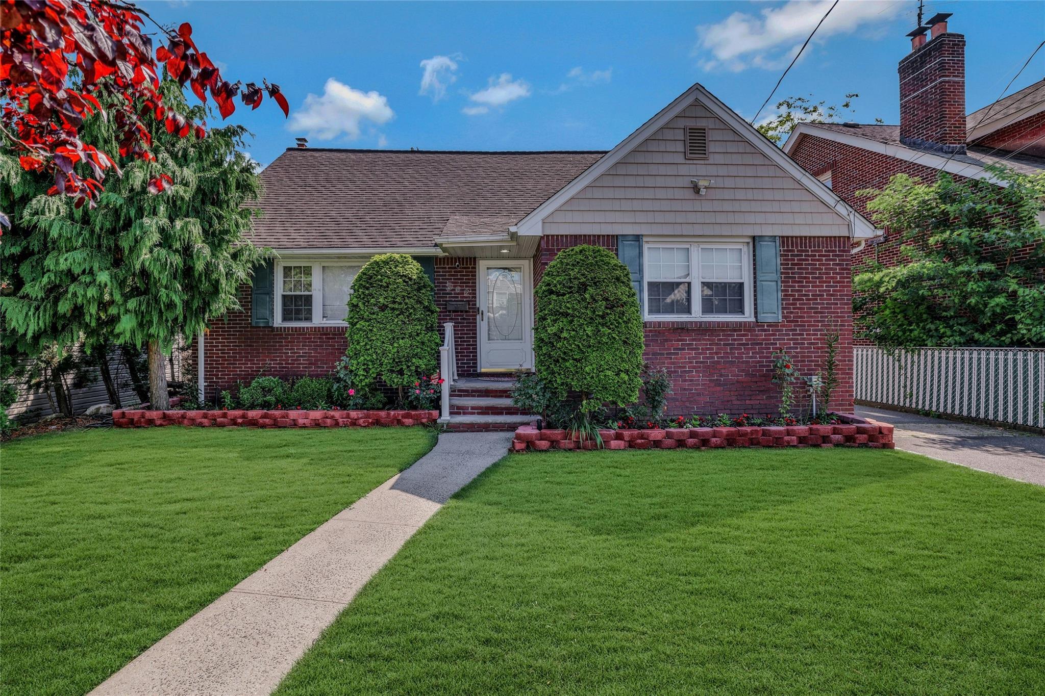 502 S 11th Street  New Hyde Park NY 11040 photo