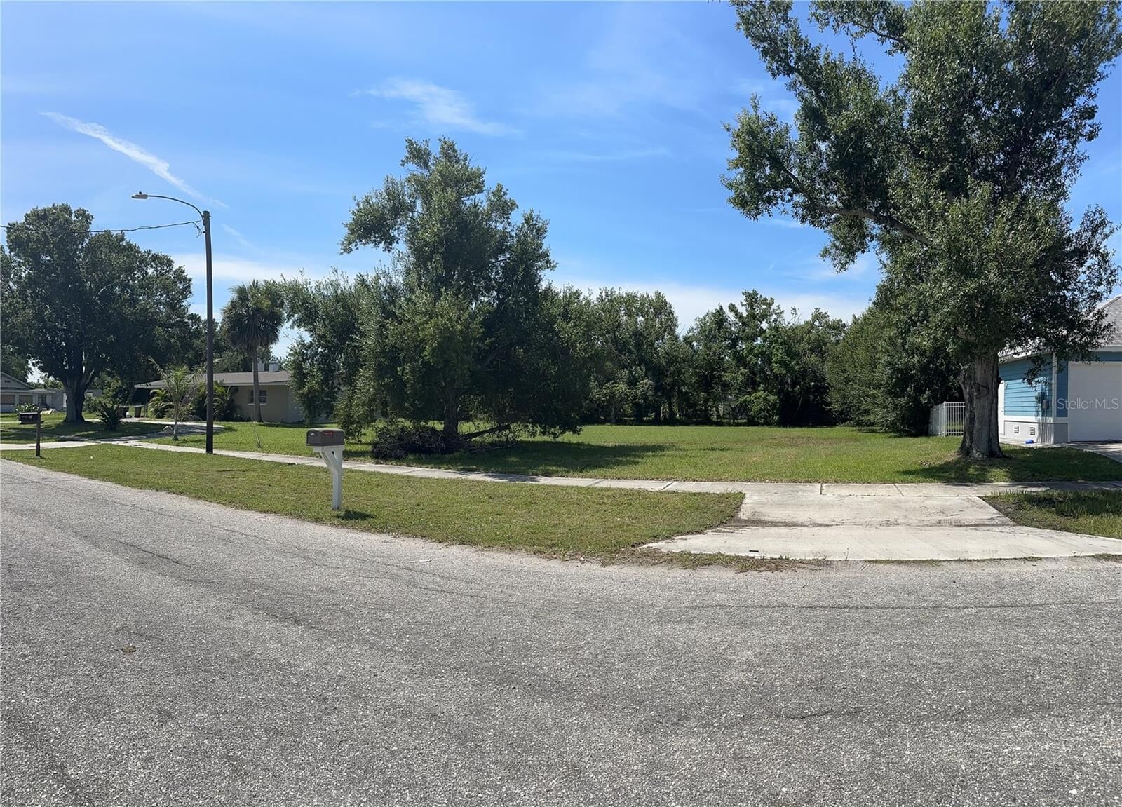 Property Photo: 413 E Henry Street FL 33950