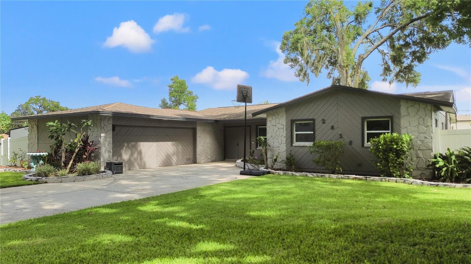 Property Photo: 2838 Springdell Circle FL 33596