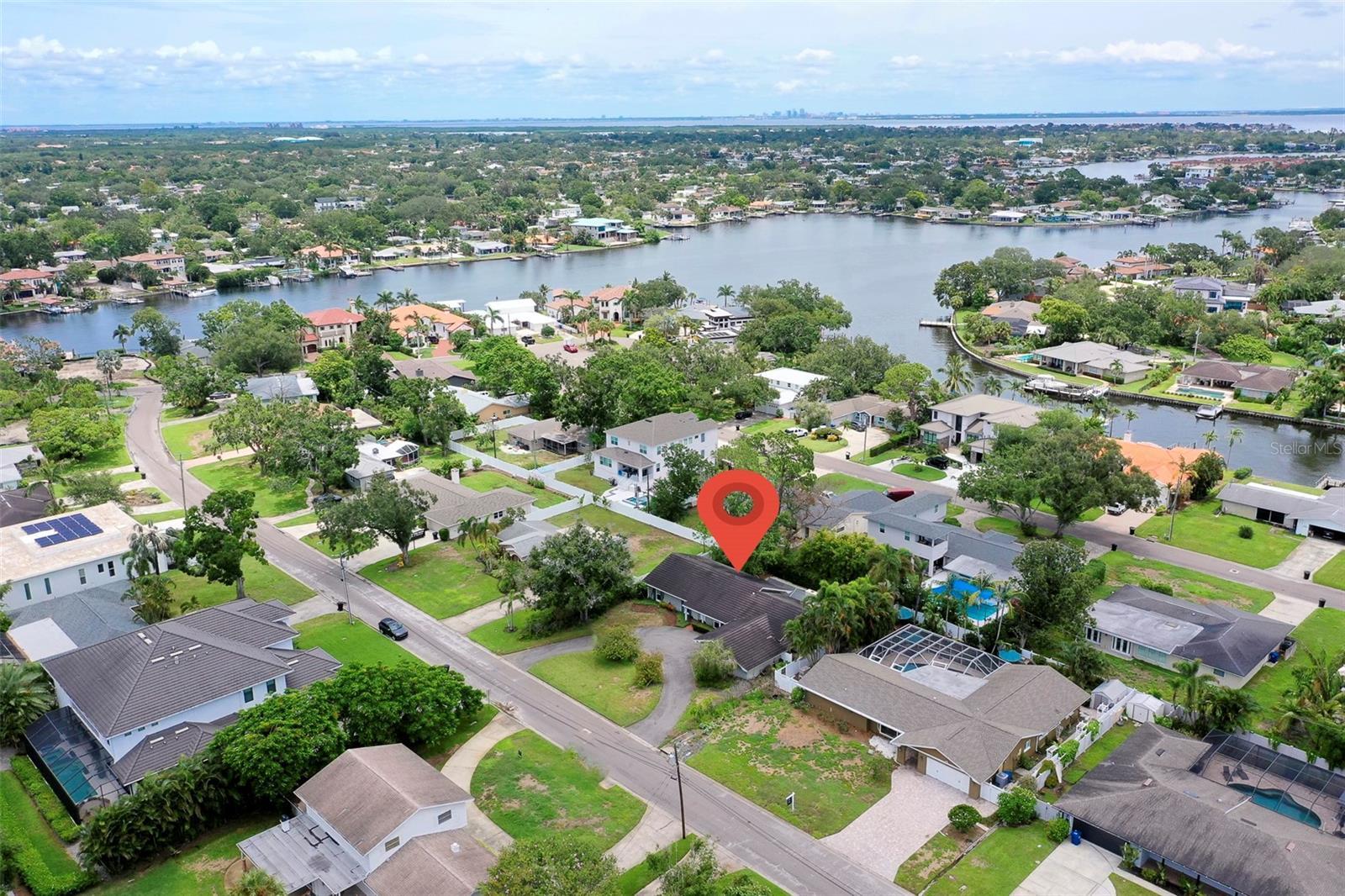 Property Photo: 3275 Walnut Street NE FL 33704
