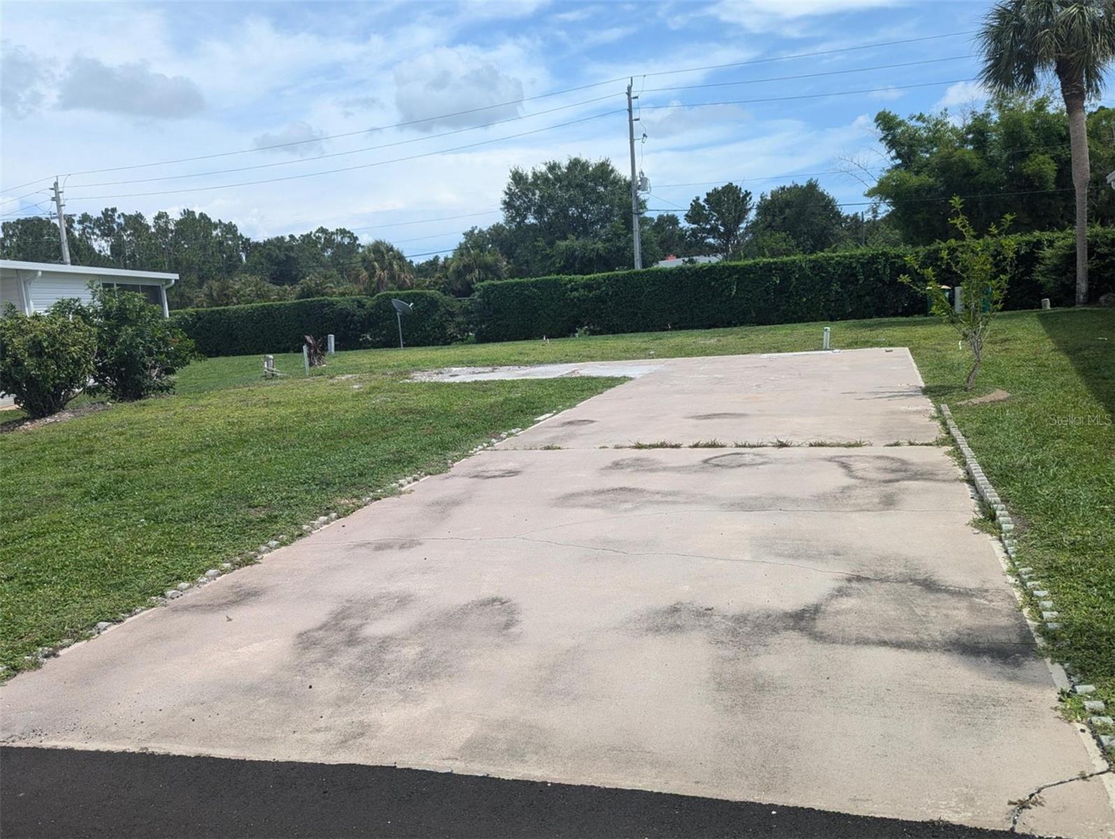 Property Photo:  2100 Kings Hwy 593  FL 33980 