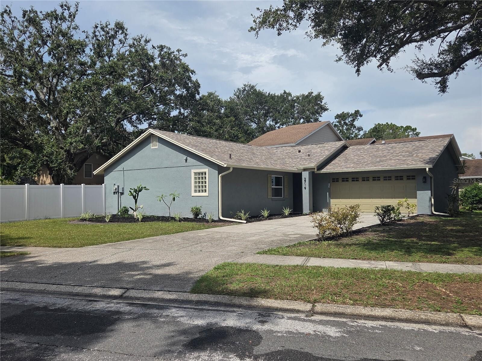 Property Photo: 2719 Lakeville Drive FL 33618