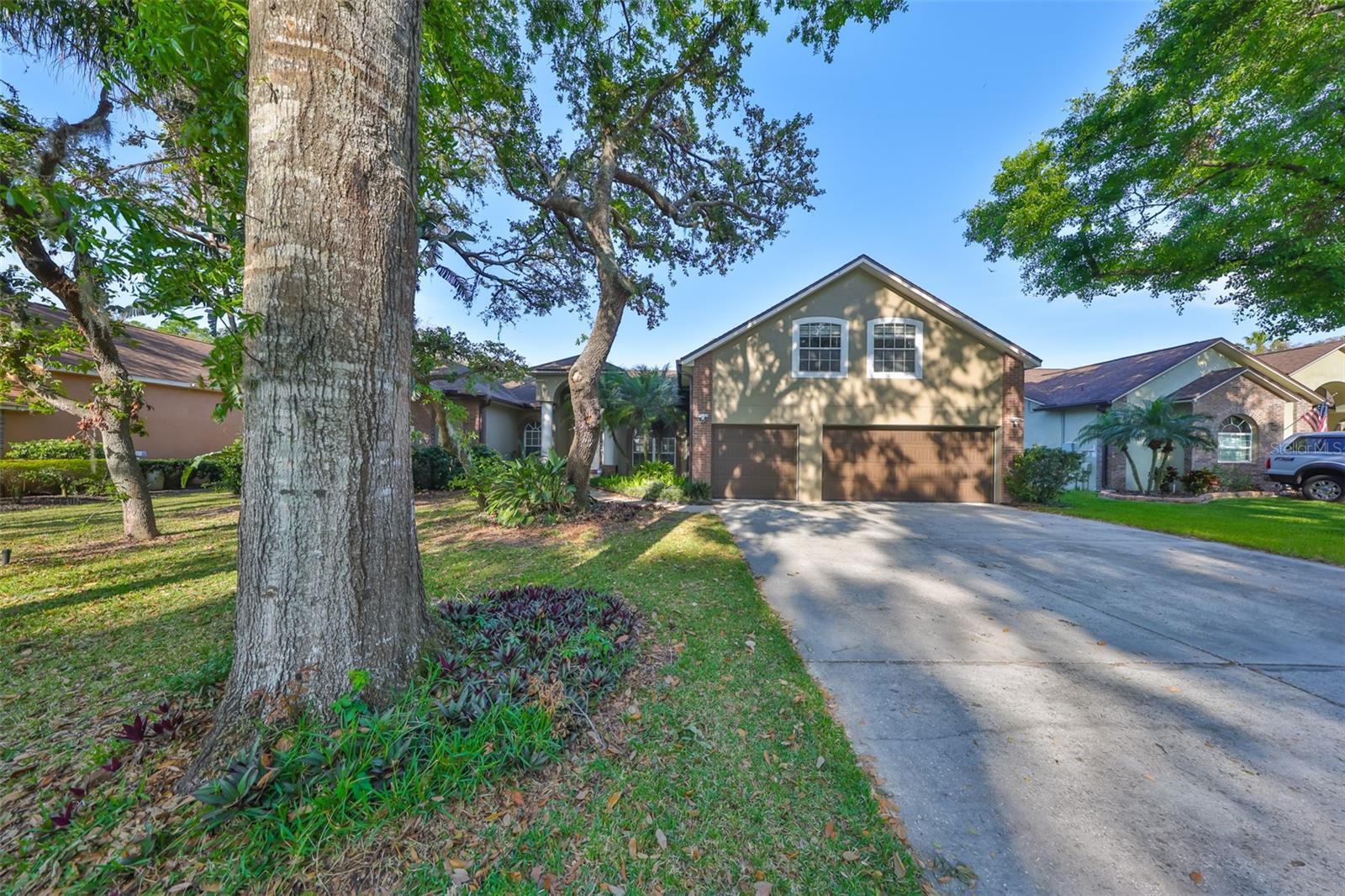 Property Photo: 2561 Regal River Road FL 33596