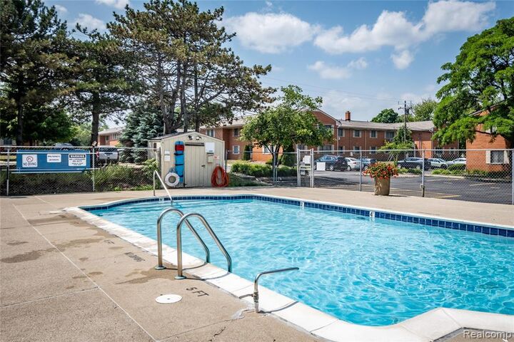 Property Photo:  801 Plate Street 201  MI 48307 1646