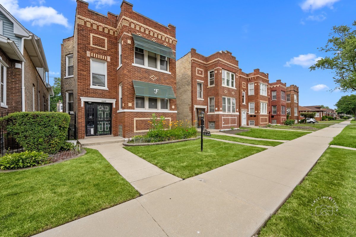 Property Photo: 1246 N Monitor Avenue IL 60651