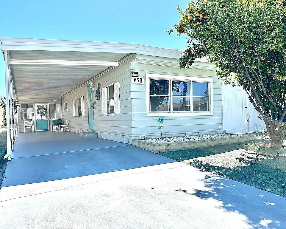Property Photo: 850 S Lyon Avenue CA 92543