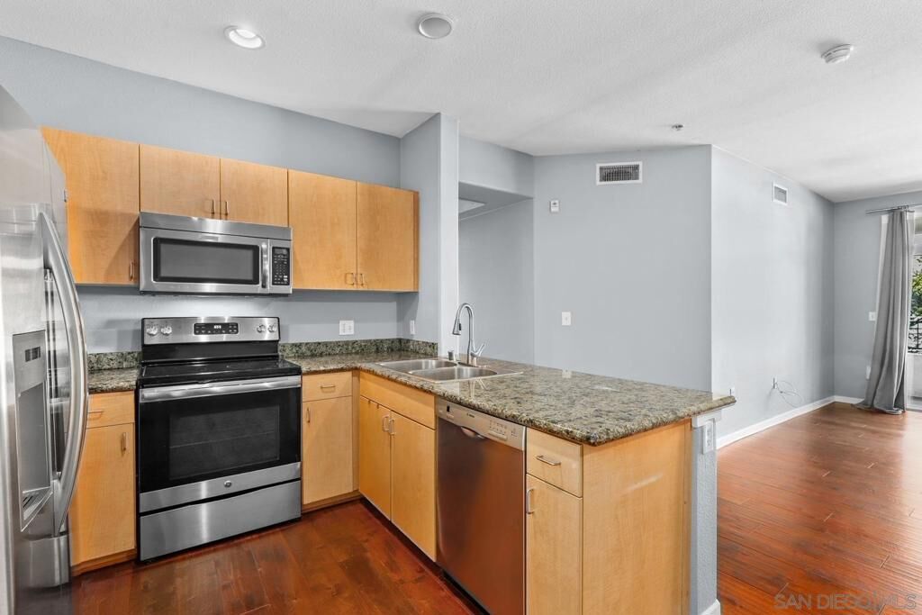 Property Photo:  1501 Front St 315  CA 92101 