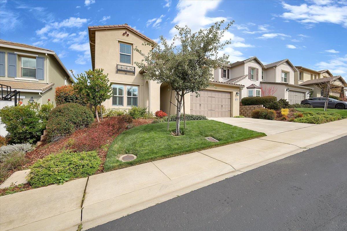 Property Photo: 561 Laceneck CA 95762