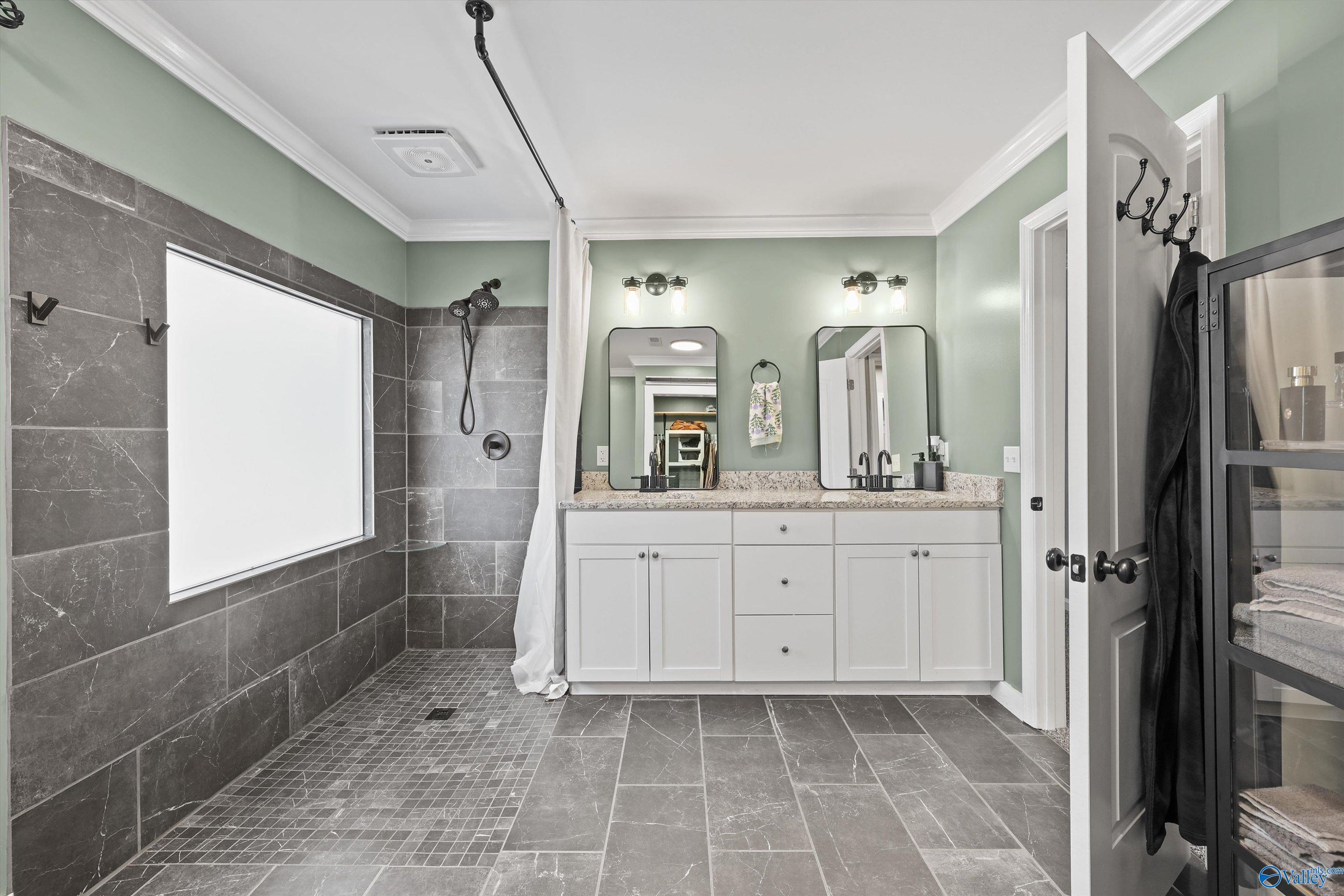 Property Photo:  306 Golden Russet Circle  AL 35749 