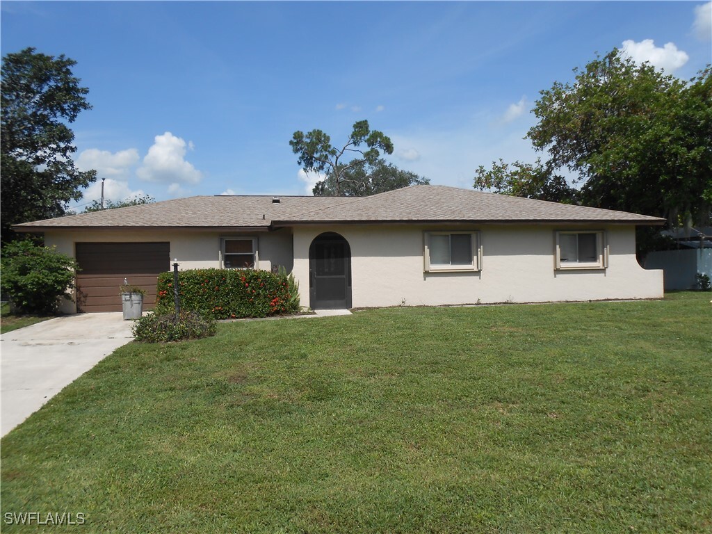 Property Photo: 524 Glendale Avenue FL 33936