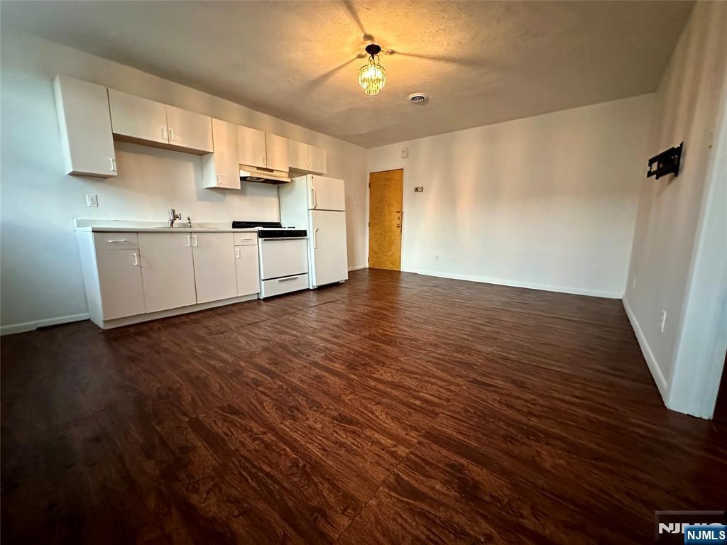 Property Photo: 530 Valley Brook Avenue 2fl NJ 07071