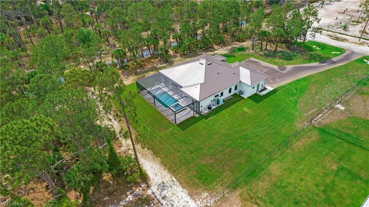 Property Photo: 2308 6th Ave SE FL 34117