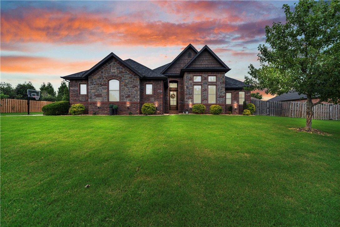 Property Photo:  3705 Oakbrooke Avenue  AR 72712 
