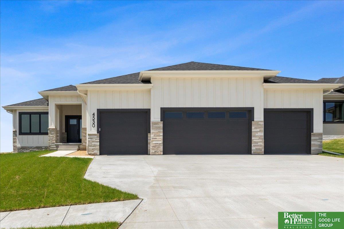 Property Photo: 5713 N 197 Avenue NE 68022-9999