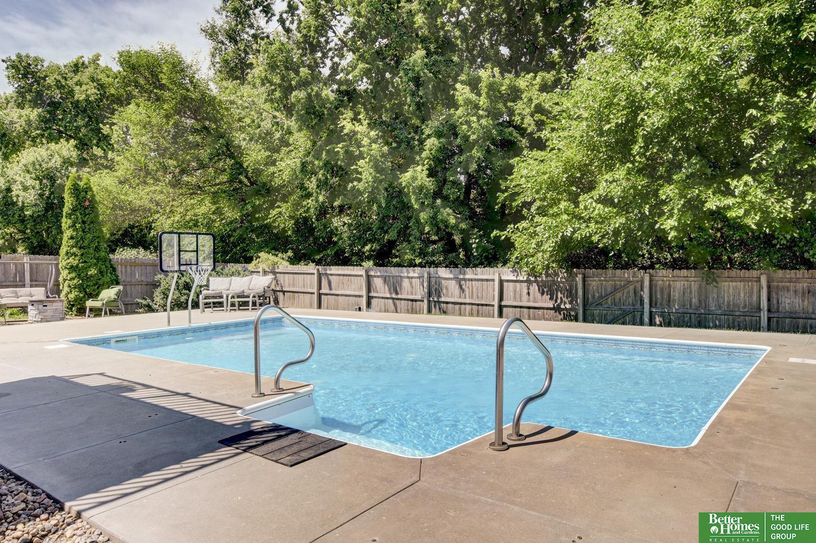 Property Photo: 1760 N 174th Street NE 68118