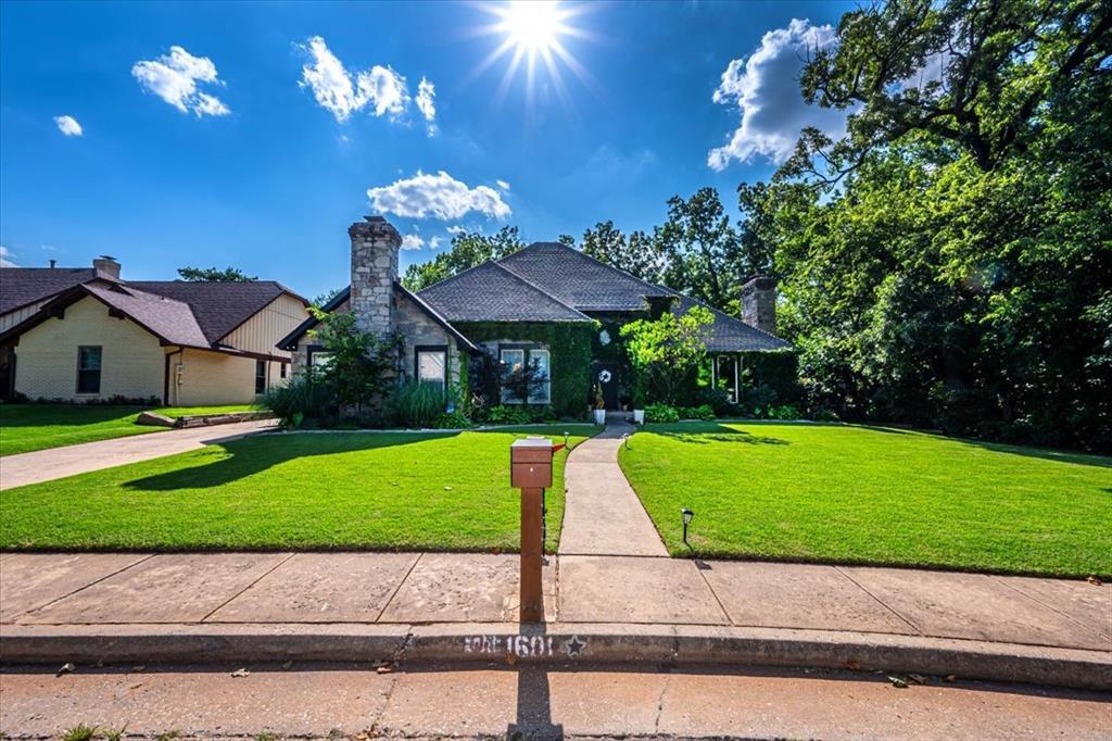 Property Photo: 1601 Hazelhurst OK 73013