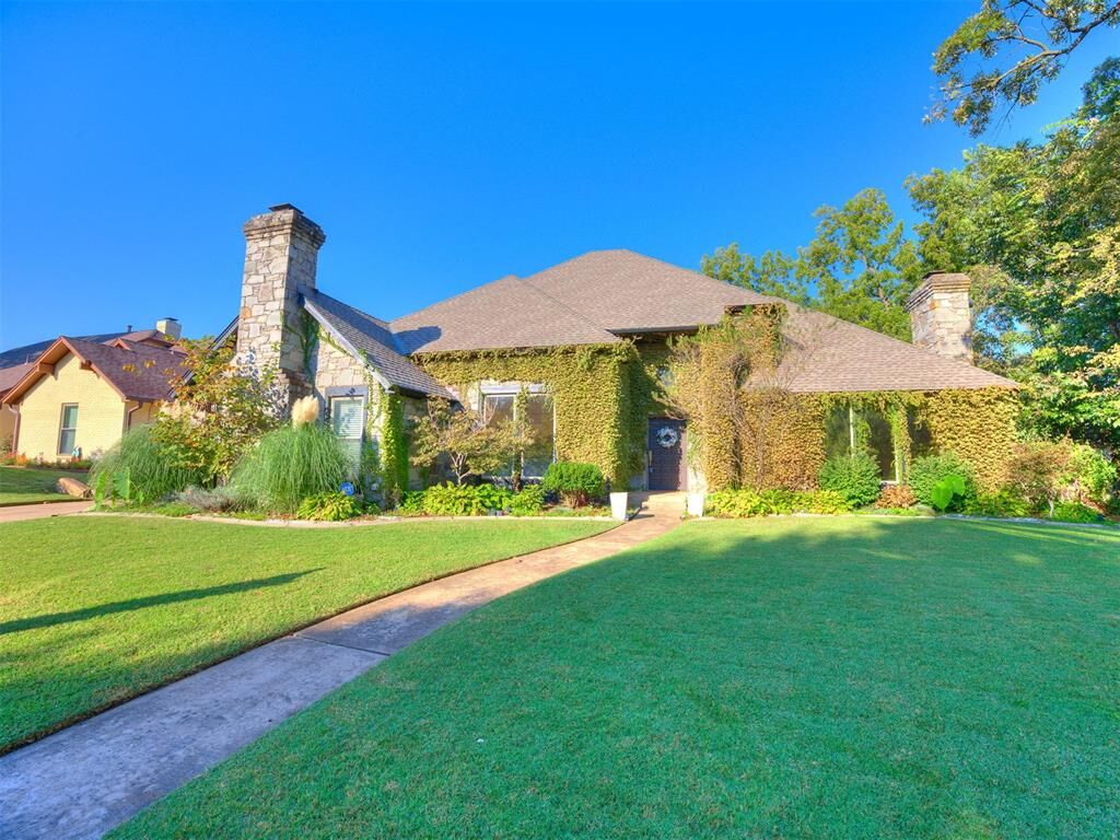 Property Photo: 1601 Hazelhurst OK 73013