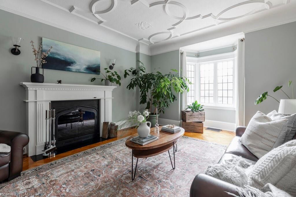 Property Photo:  431 Dundurn Street S  ON L8P 4L8 