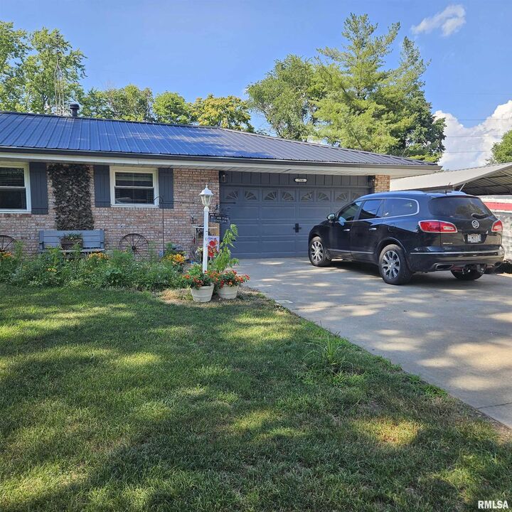 Property Photo:  704 N Cherry Street  IL 61410 