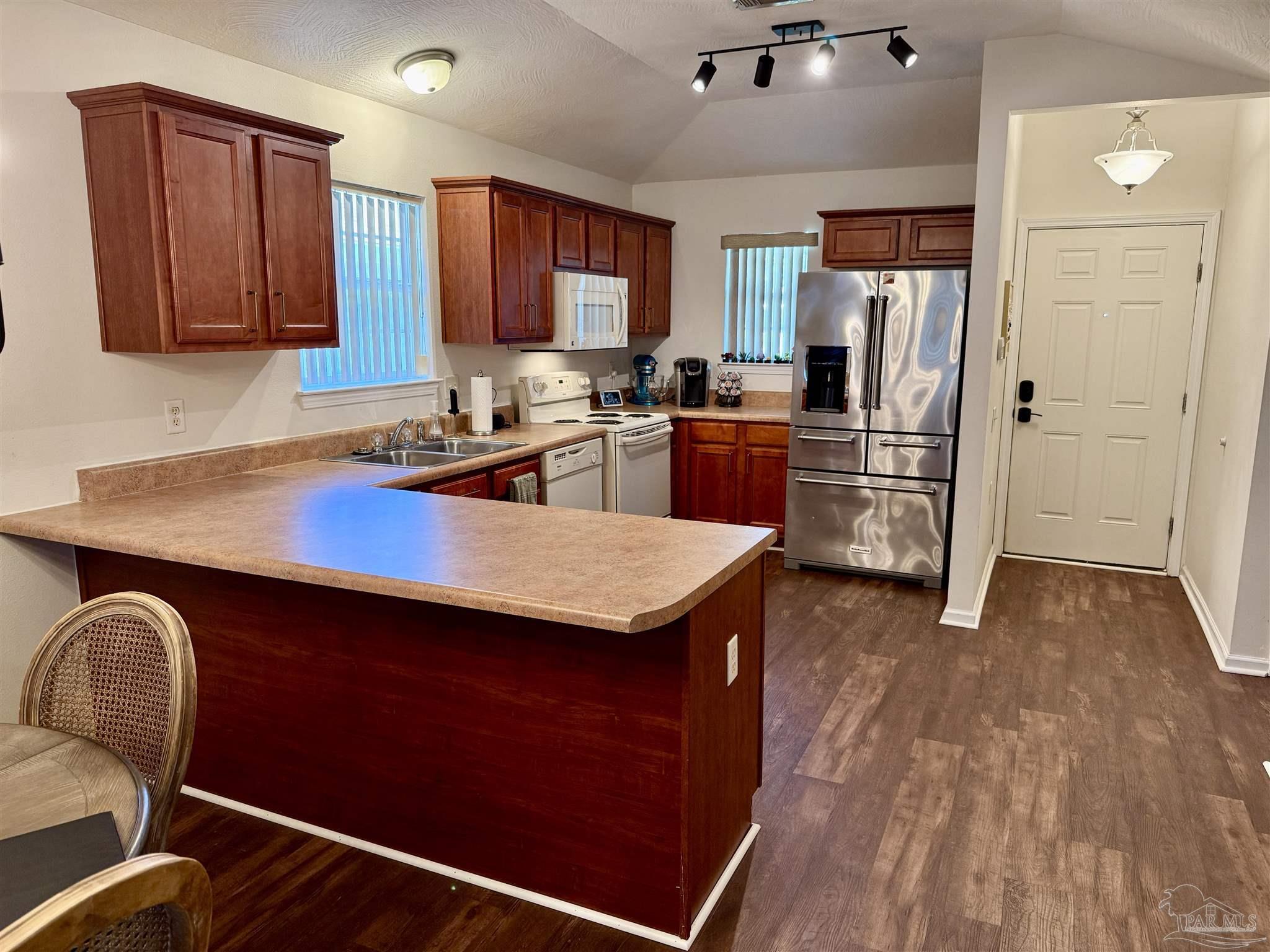 Property Photo: 5934 Bilek Dr FL 32526