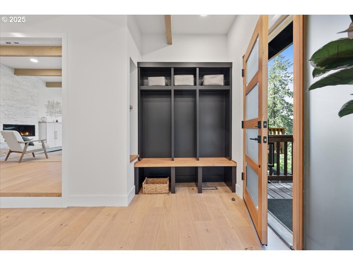 Property Photo: 4130 SW Chesapeak Ave OR 97239