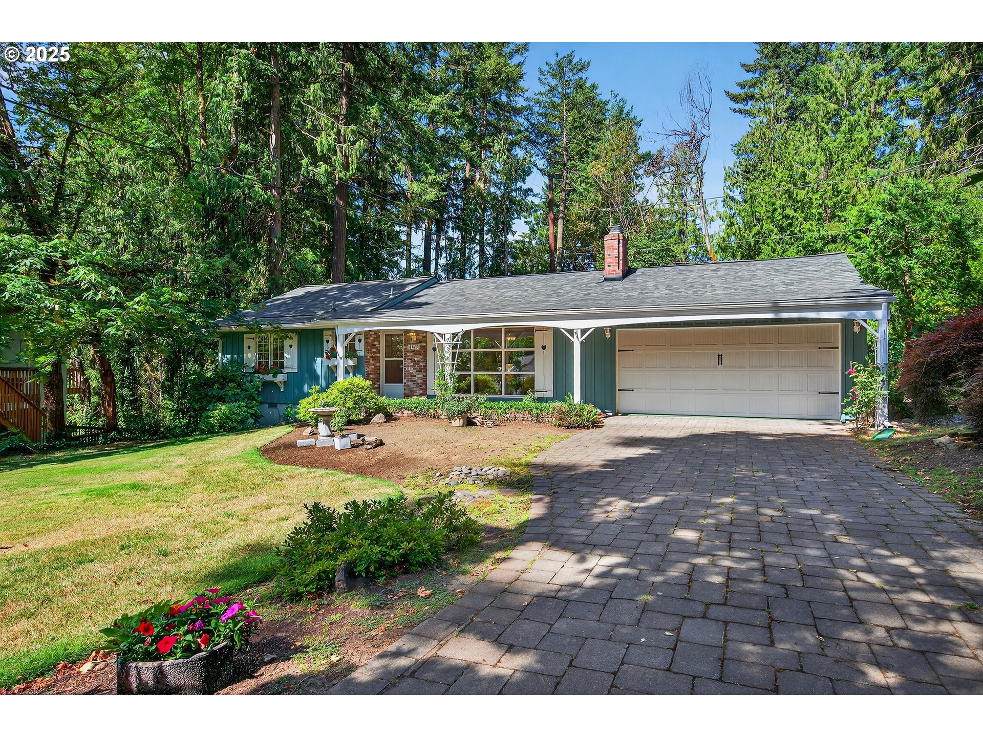 Property Photo: 4945 SW 38th Pl OR 97221