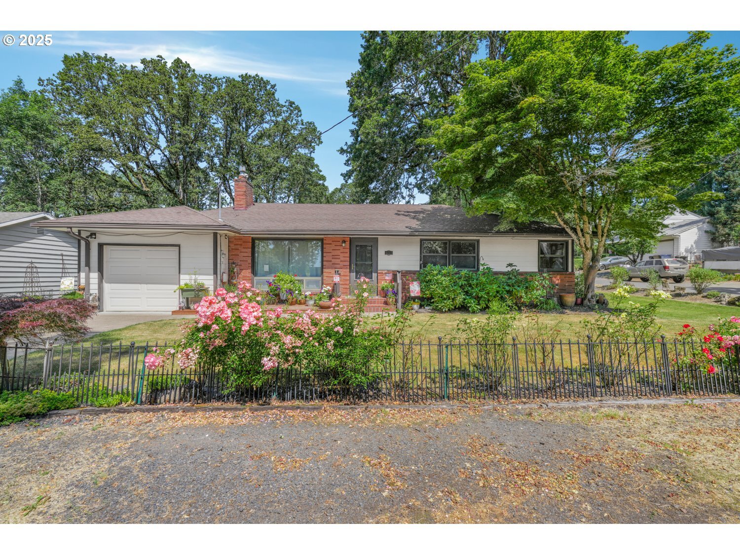 Property Photo: 3227 SE Westview Ave OR 97267