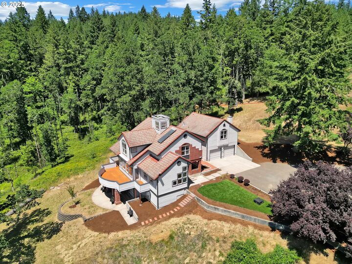 Property Photo: 27127 Briggs Hill Rd OR 97405