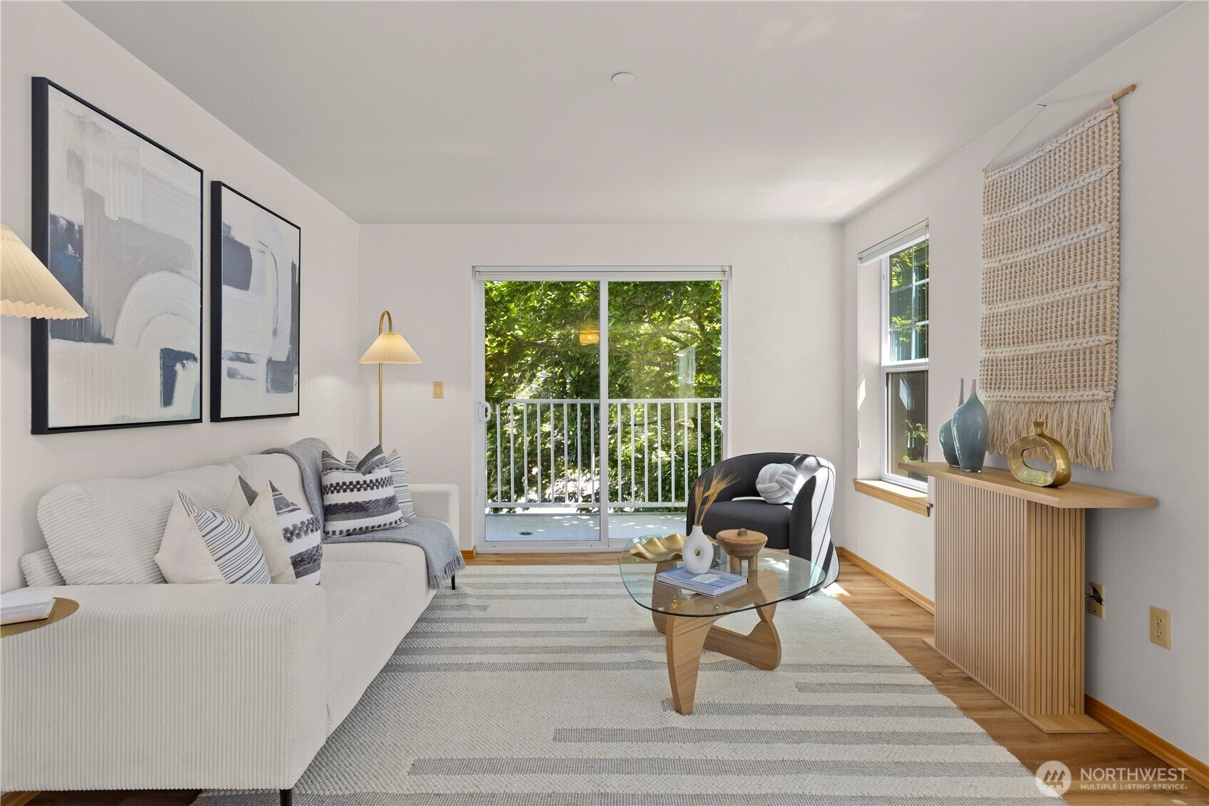 Property Photo: 2820 E Madison Street 204 WA 98112