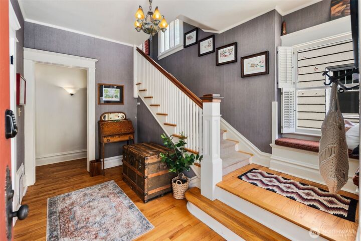 Property Photo:  503  12th Avenue E  WA 98102 