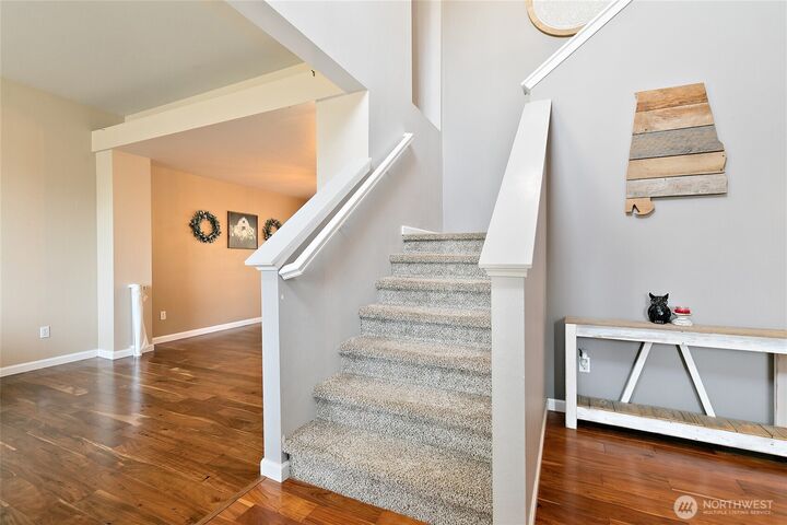 Property Photo: 1921 Hawk Court WA 98022
