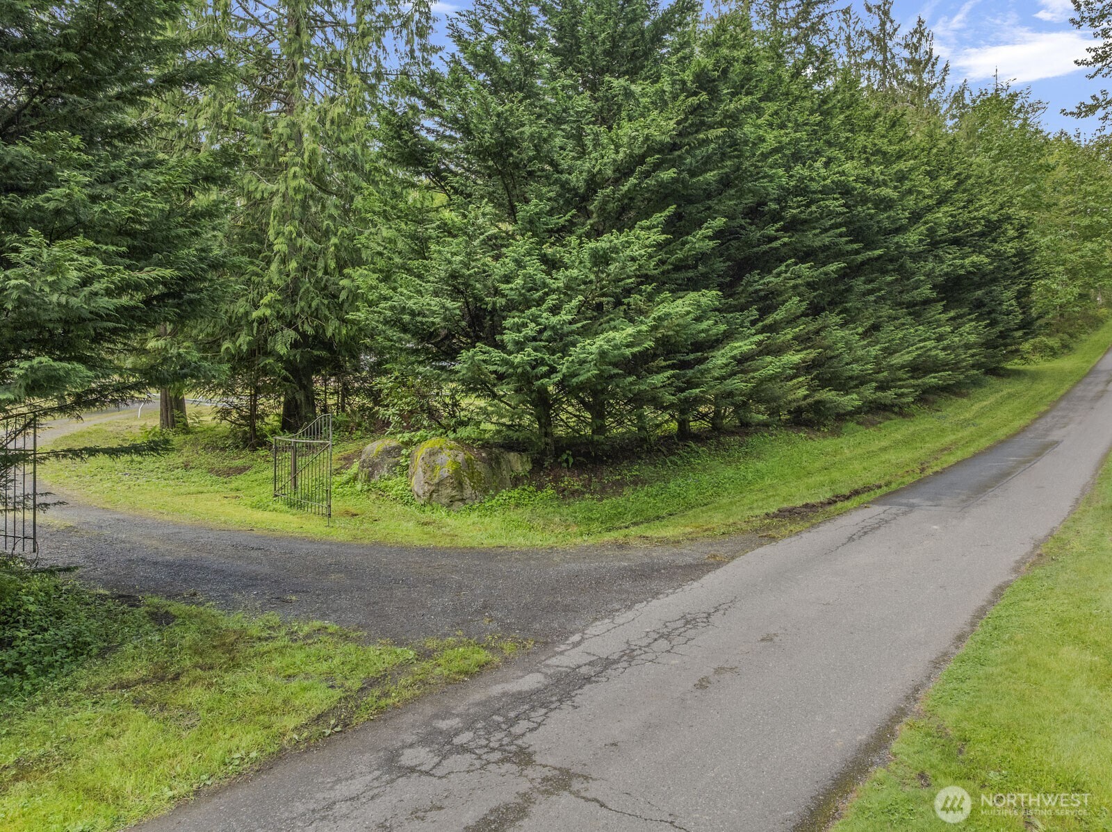 Property Photo: 27233 NE 53rd Street WA 98053