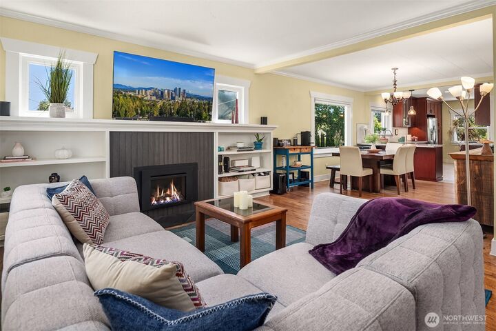 Property Photo:  2920  16th Street  WA 98201 