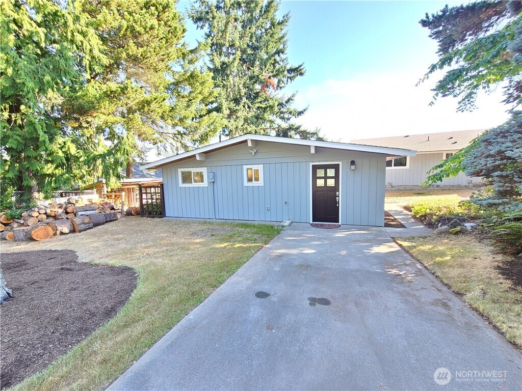 Property Photo: 1359 Crestview Drive B WA 98282