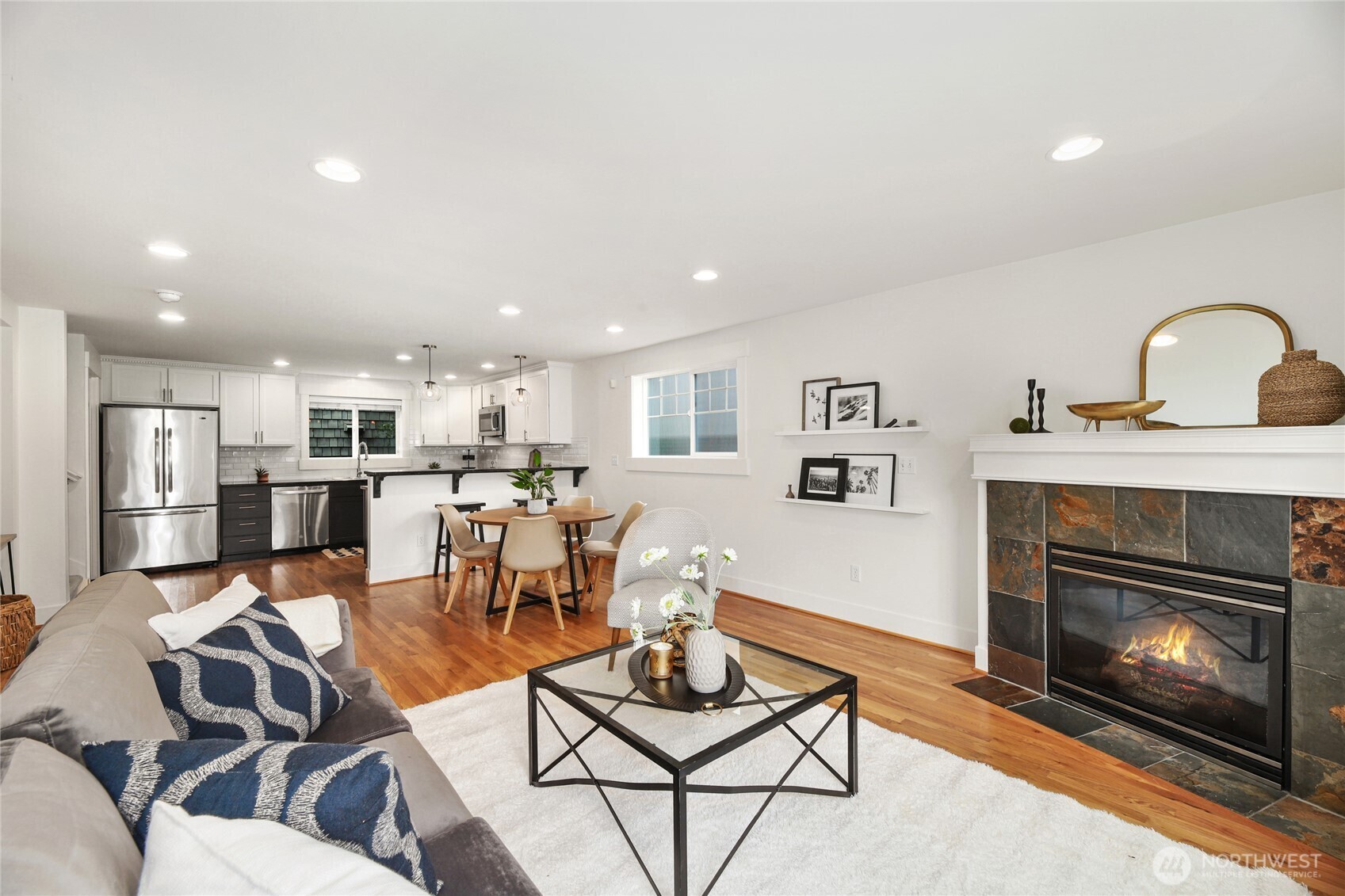 Property Photo: 9217 Roosevelt Way NE B WA 98115