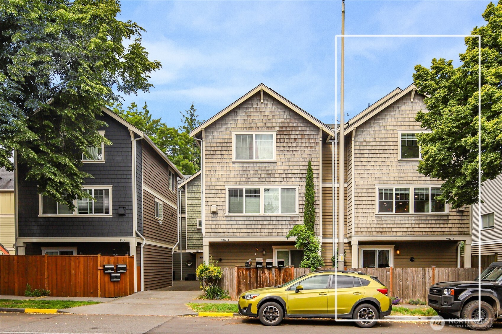 Property Photo: 9217 Roosevelt Way NE B WA 98115
