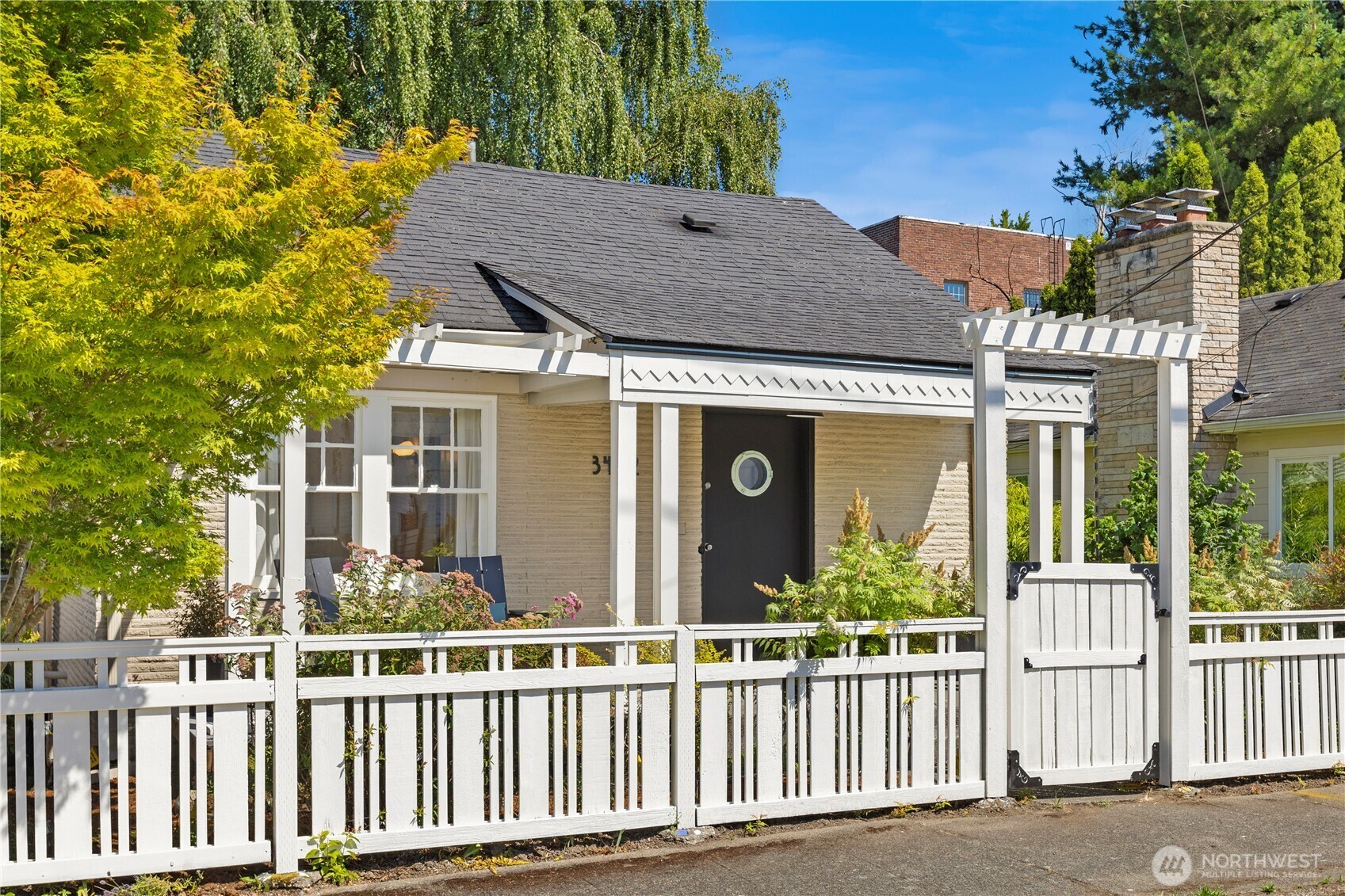 Property Photo: 3422 Alamo Place S WA 98144