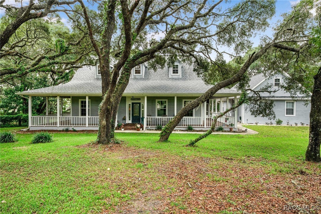 Property Photo:  828 E Savoy Street  FL 34461 