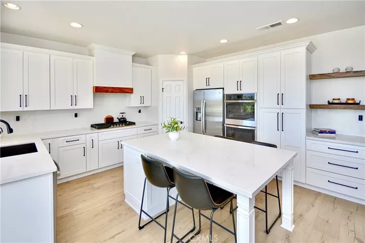 Property Photo:  45605 Corte Royal  CA 92592