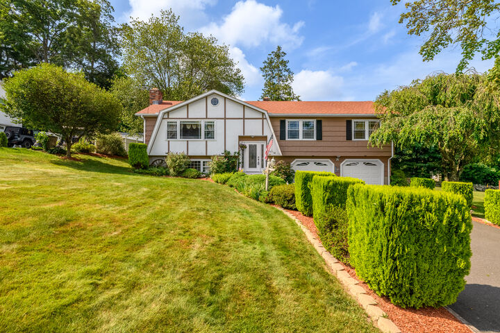 38 Pine Street  Trumbull CT 06611 photo