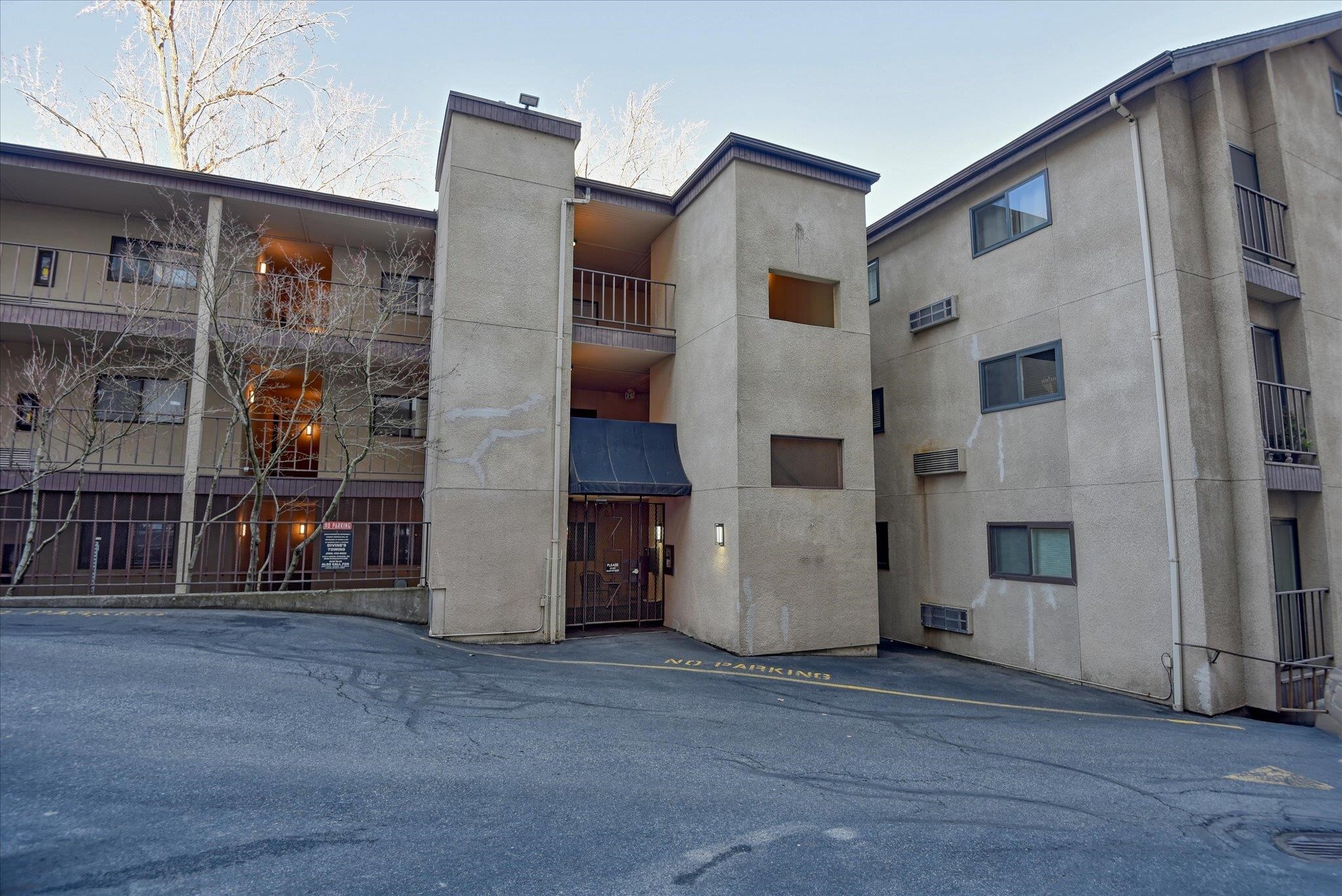 Property Photo: 707 W 6th Ave 44 WA 99204
