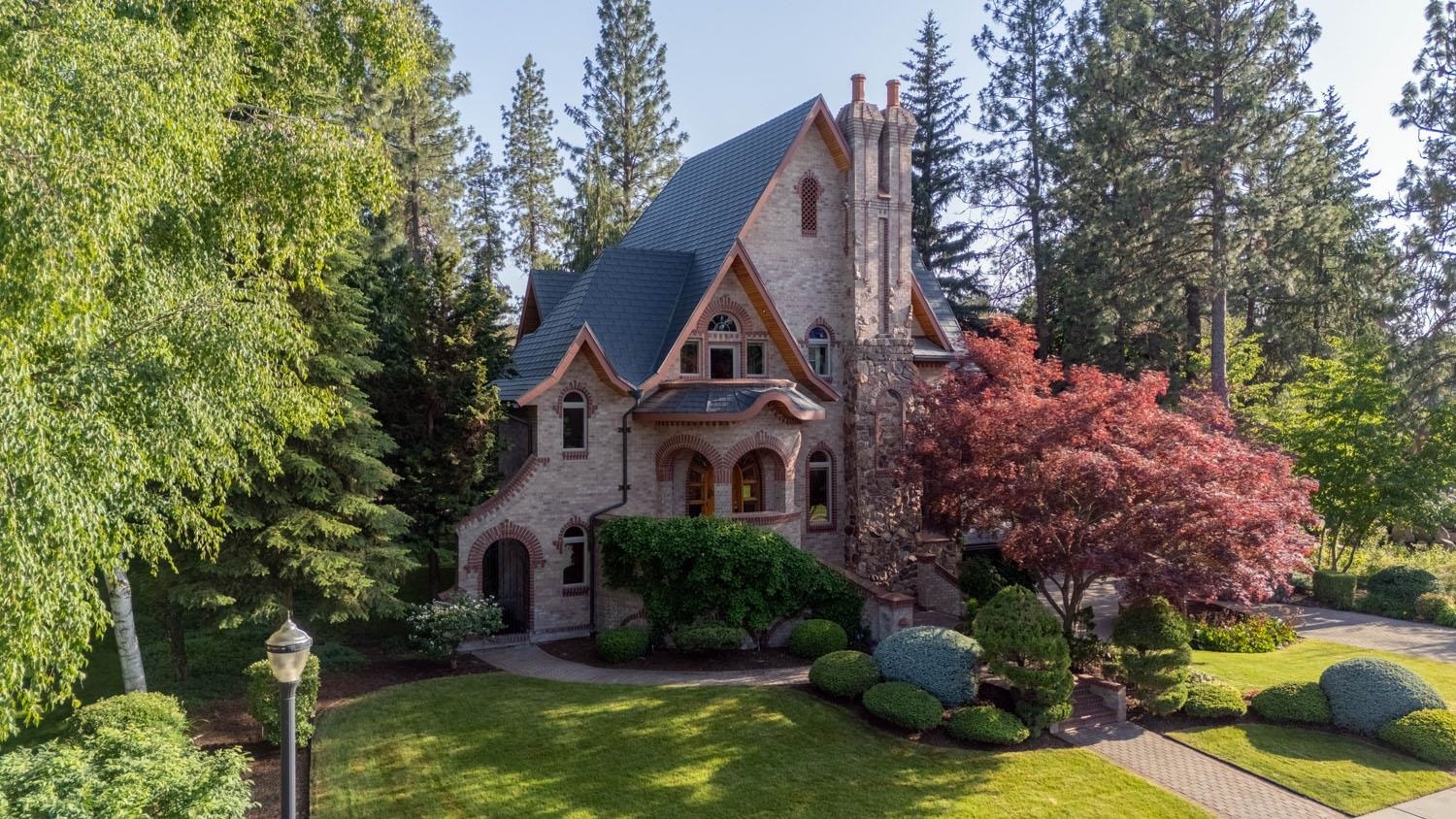 Property Photo: 2010 E Pinecrest Rd WA 99203