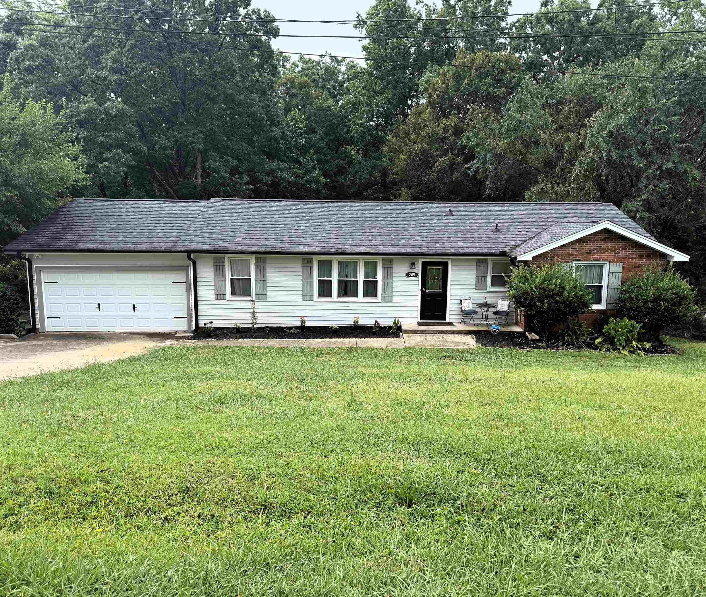 Property Photo: 205 Maxie Avenue SC 29611