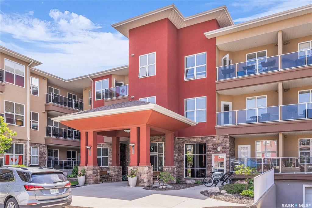 Property Photo: 1035 Moss Avenue 310 SK S7H 2E5