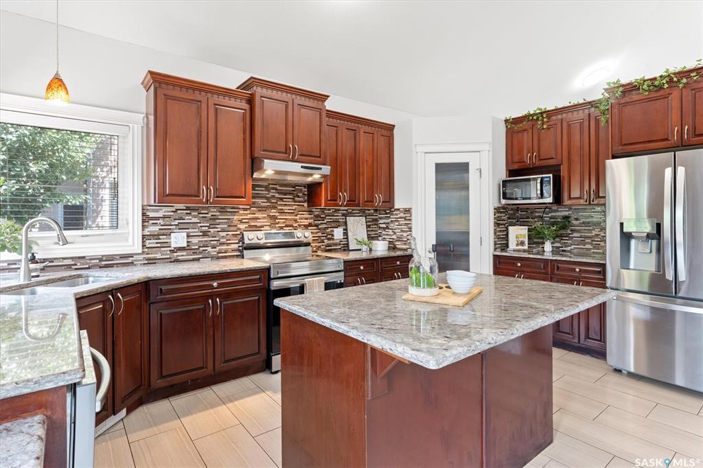 Property Photo:  206 Trimble Lane  SK S7W 0C9 