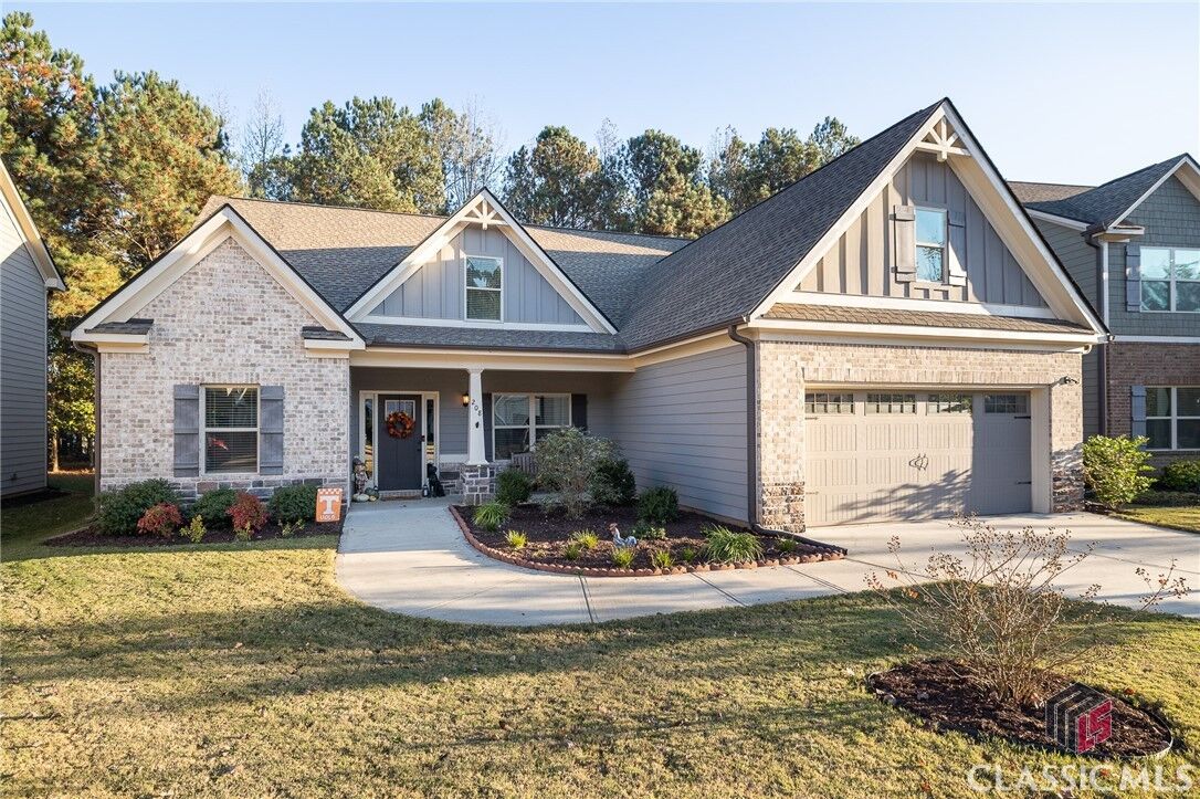 Property Photo: 208 Meeler Circle GA 30622