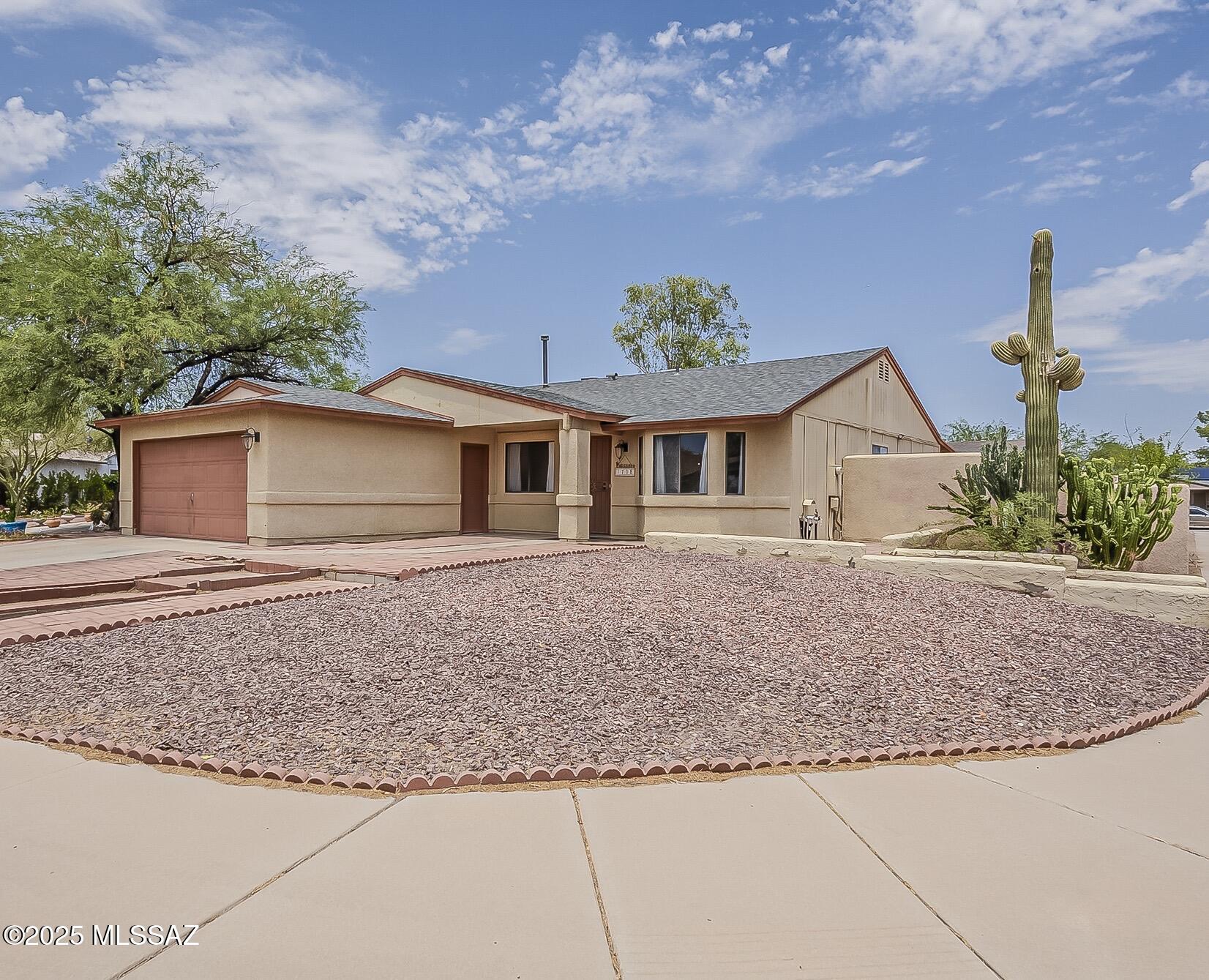 Property Photo: 1708 W Haywood Place AZ 85746