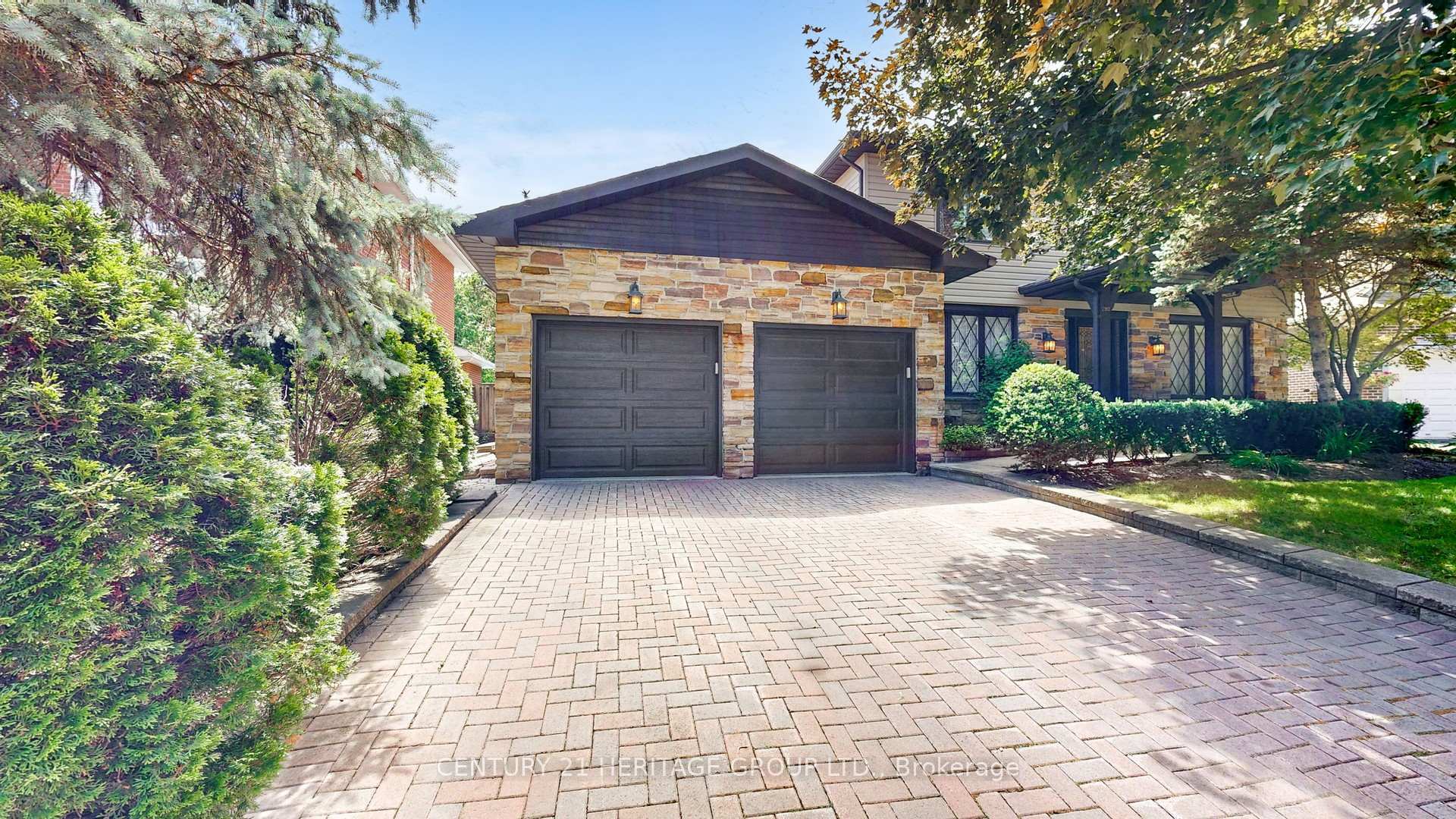 Property Photo: 280 Henderson Avenue ON L3T 2M2
