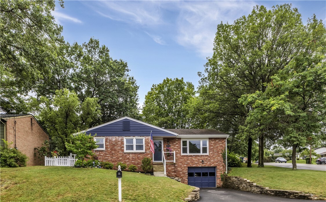 Property Photo:  202 Emerson Dr  PA 16063 