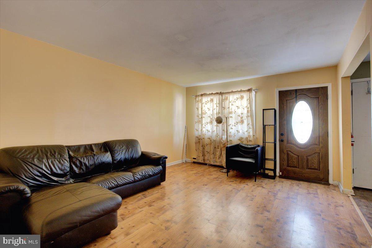 Property Photo: 2539 Jenkintown Road 103 PA 19038